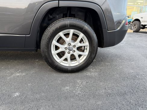 Used 2015 Jeep Cherokee Latitude w/ Cold Weather Group image 10