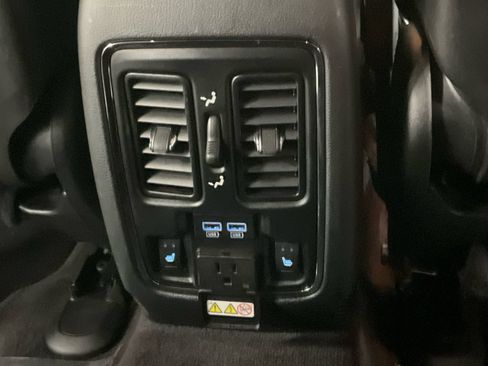 Used 2016 Jeep Grand Cherokee Overland w/ Advanced Technology Group AWD/4WD image 17