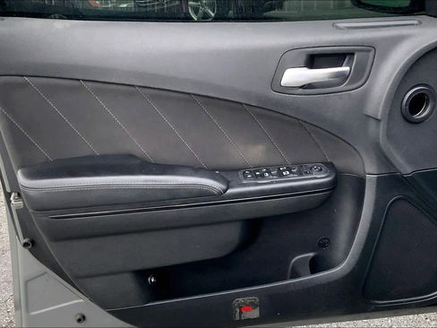 Used 2017 Dodge Charger SXT w/ Blacktop Package image 21