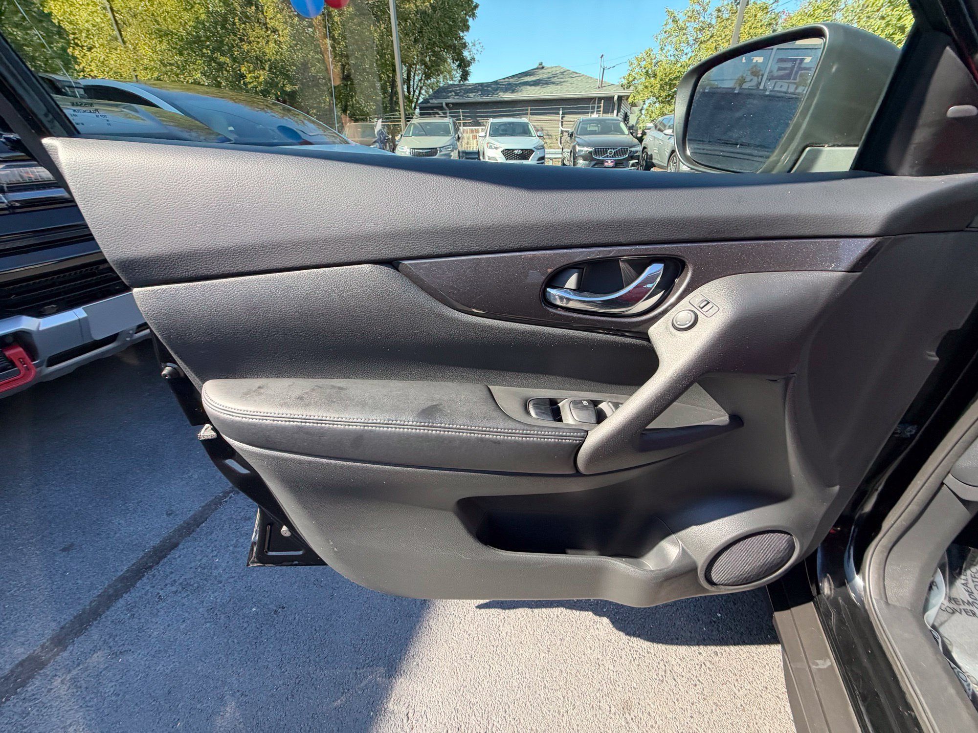Used 2018 Nissan Rogue S AWD/4WD image 13