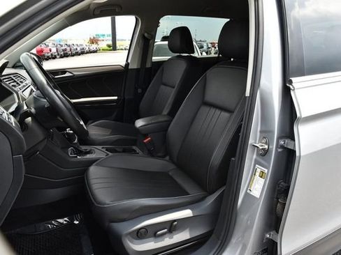 Certified 2023 Volkswagen Tiguan SE FWD image 18
