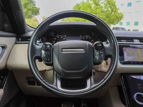 Used 2018 Land Rover Range Rover Velar R-Dynamic SE image 28