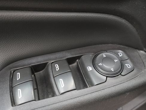 Used 2018 Chevrolet Equinox Premier AWD/4WD image 40