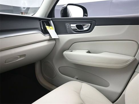 New 2025 Volvo XC60 B5 Core image 22