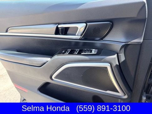 Used 2025 Kia Telluride S AWD/4WD image 14