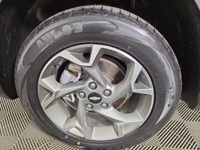 Used 2025 Chevrolet Trax LT FWD image 11
