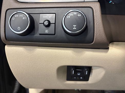 Used 2010 Chevrolet Tahoe LT w/ Luxury Package AWD/4WD image 16