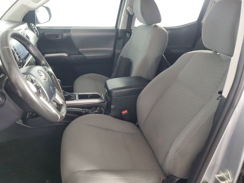 Used 2020 Toyota Tacoma SR5 RWD image 12