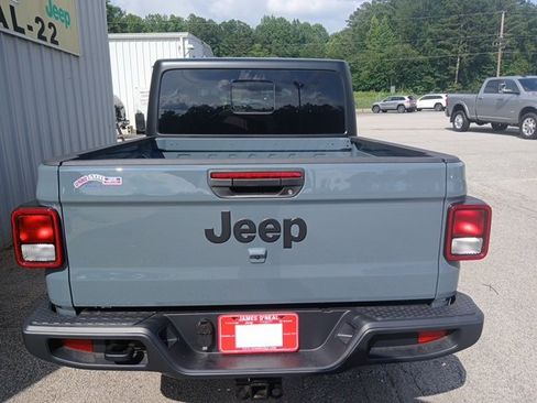 New 2025 Jeep Gladiator Sport image 4