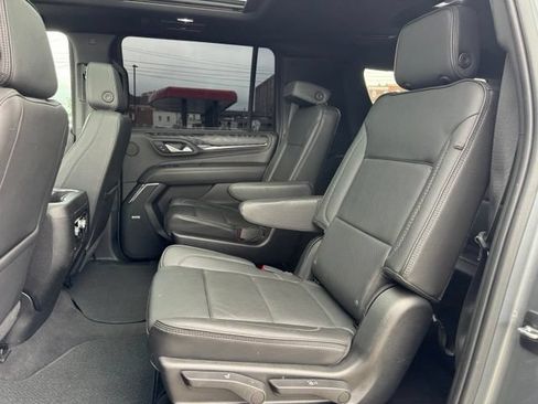 Used 2022 GMC Yukon XL Denali AWD/4WD image 10
