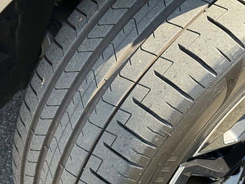 Used 2025 BMW iX xDrive50 w/ Sport Package image 18