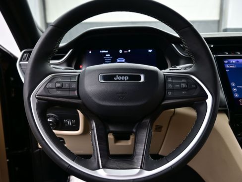 Used 2024 Jeep Grand Cherokee L Limited w/ Black Appearance Package AWD/4WD image 27
