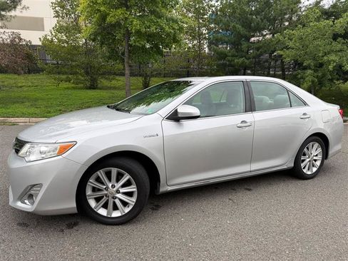 Used 2012 Toyota Camry XLE w/ Leather Pkg FWD image 4