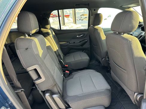 Used 2022 Chevrolet Traverse LT image 12