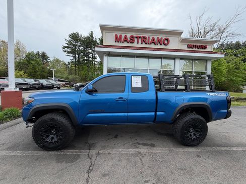 Used 2017 Toyota Tacoma TRD Off-Road w/ Tow Package AWD/4WD image 12