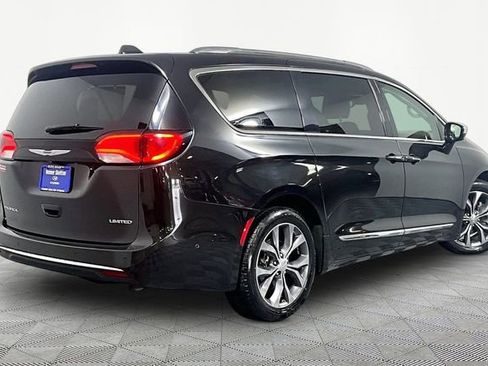 Used 2017 Chrysler Pacifica Limited w/ UConnect Theater Package FWD image 12