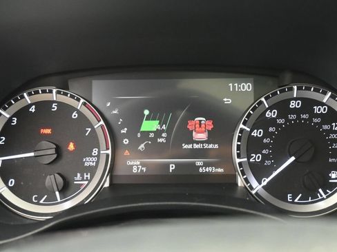 Used 2023 Toyota Highlander XLE AWD/4WD image 10