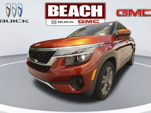 Used 2023 Kia Seltos S w/ Navigation Package FWD image 7