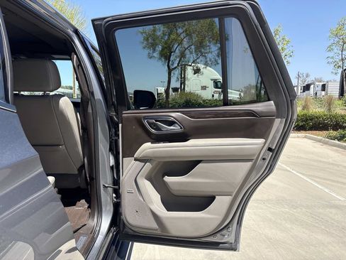 Used 2022 Chevrolet Tahoe LT w/ LT Signature Plus Package AWD/4WD image 15