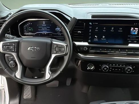 Used 2024 Chevrolet Silverado 1500 RST w/ Z71 Off-Road Package image 9