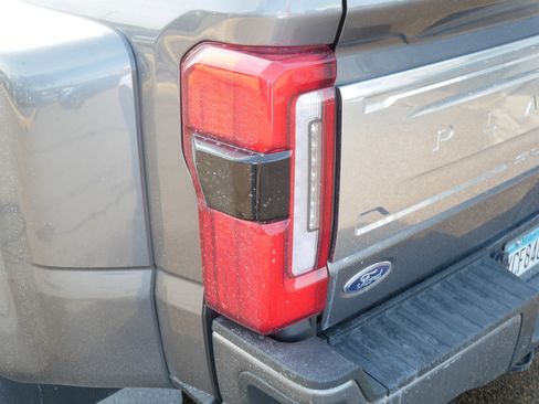 Used 2023 Ford F450 Platinum w/ FX4 Off-Road Package image 17