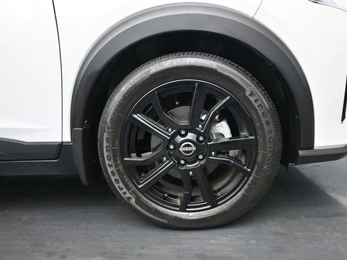 Used 2023 Nissan Kicks SV image 10