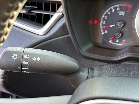 Used 2022 Toyota Corolla Cross LE AWD/4WD image 16