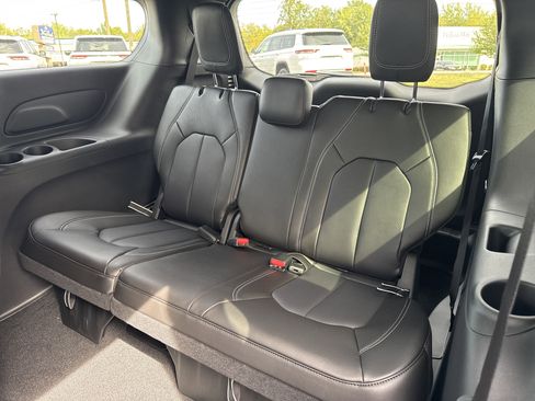 New 2026 Chrysler Voyager LX image 11