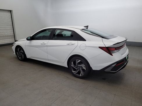 Used 2025 Hyundai Elantra Sport image 3