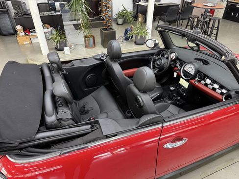 Used 2011 MINI Cooper Convertible image 16