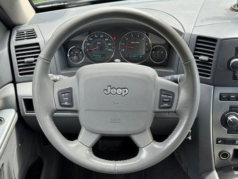 Used 2007 Jeep Grand Cherokee Laredo RWD image 16
