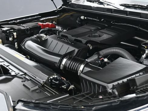 Used 2025 Nissan Frontier SV image 23