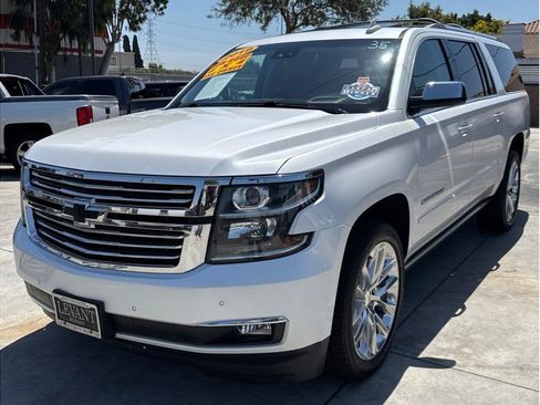 Used 2019 Chevrolet Suburban Premier w/ Premier Plus Edition AWD/4WD image 3
