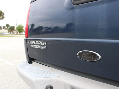 Used 2003 Ford Explorer Sport Trac XLS image 16