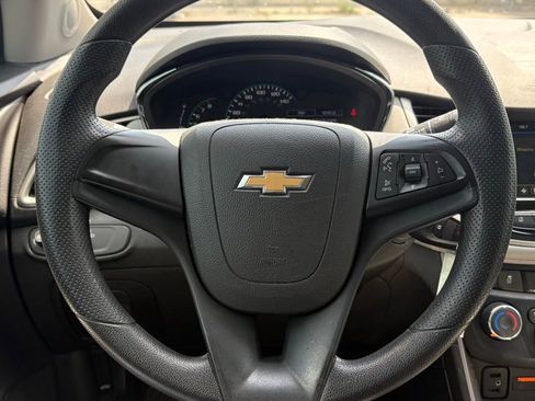 Used 2019 Chevrolet Trax LS image 19