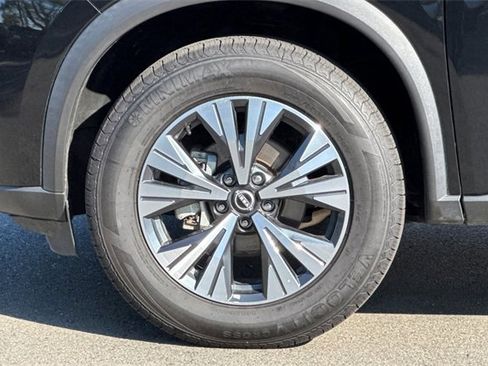 Used 2023 Nissan Rogue SV image 32