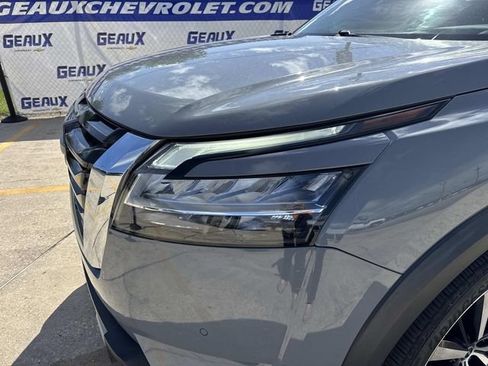 Used 2023 Nissan Pathfinder Platinum w/ Cargo Package AWD/4WD image 2