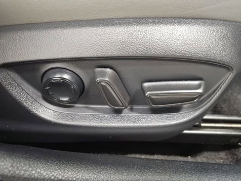 Used 2019 Toyota Avalon Limited image 39