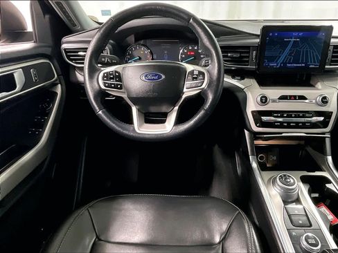 Used 2023 Ford Explorer XLT w/ Equipment Group 202A image 17