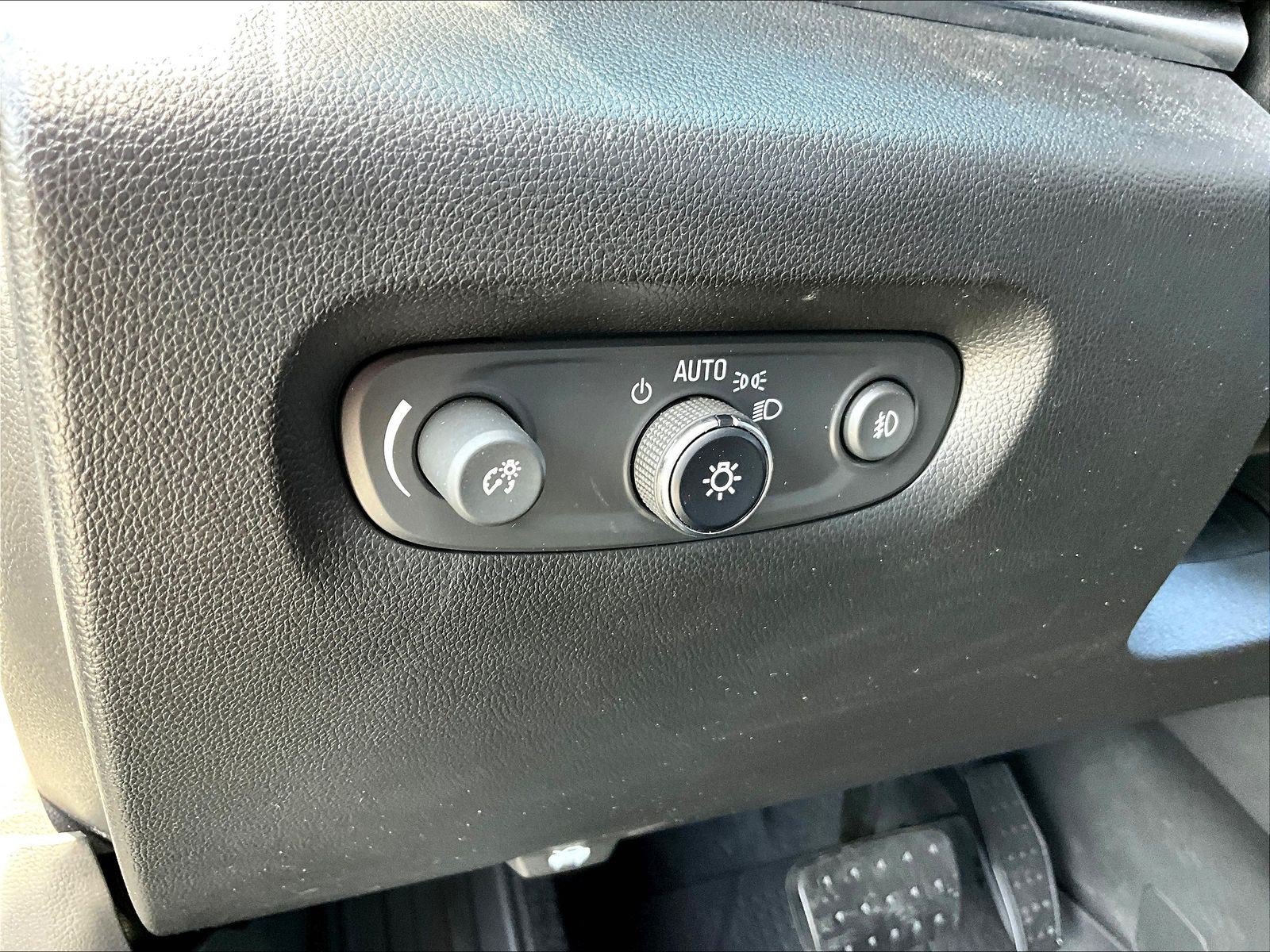 Used 2020 Chevrolet Traverse LT w/ LT Premium Package FWD image 39