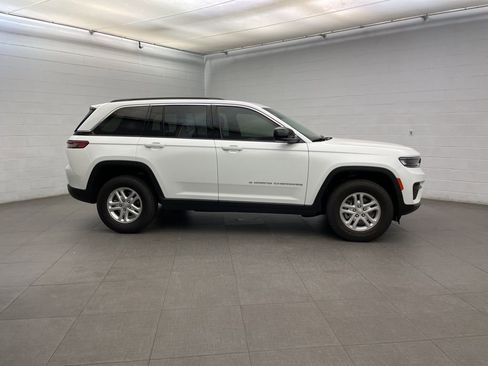 New 2025 Jeep Grand Cherokee Laredo image 2