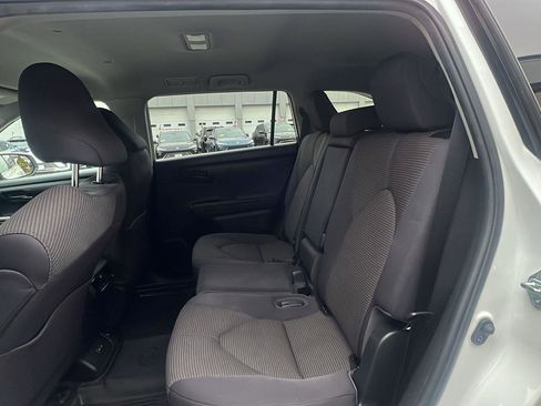 Used 2022 Toyota Highlander LE AWD/4WD image 26