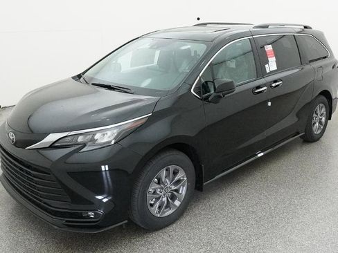 New 2026 Toyota Sienna XLE FWD image 1