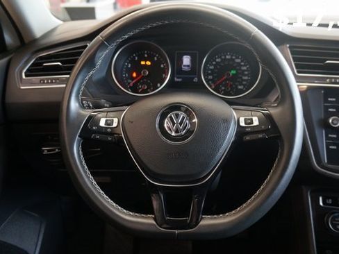 Certified 2021 Volkswagen Tiguan SE image 12