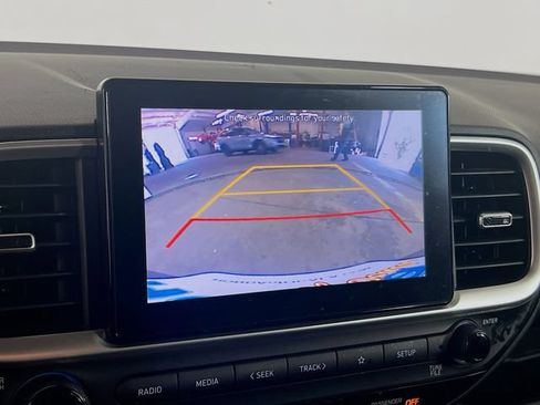 Used 2021 Hyundai Venue SE FWD image 13