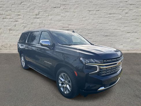 Used 2023 Chevrolet Suburban Premier image 3