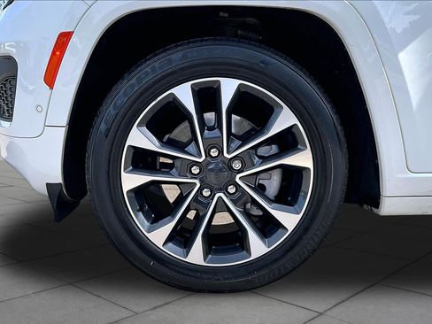 Used 2021 Jeep Grand Cherokee L Overland w/ Advanced Protech Group III AWD/4WD image 10