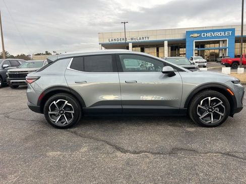 New 2026 Chevrolet Equinox EV LT image 2