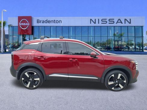 Used 2025 Nissan Kicks SR FWD image 4