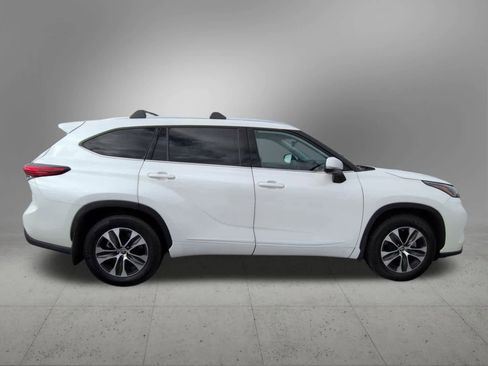 Used 2021 Toyota Highlander XLE image 7